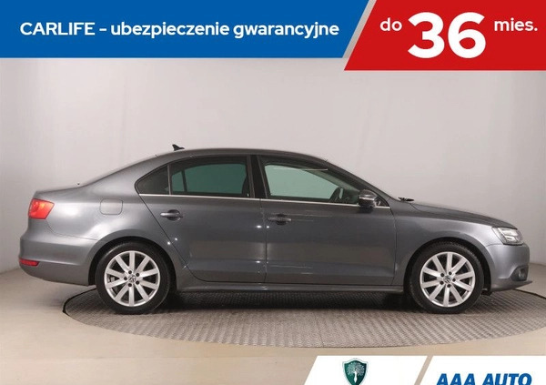 Volkswagen Jetta cena 40000 przebieg: 121094, rok produkcji 2013 z Działoszyn małe 326